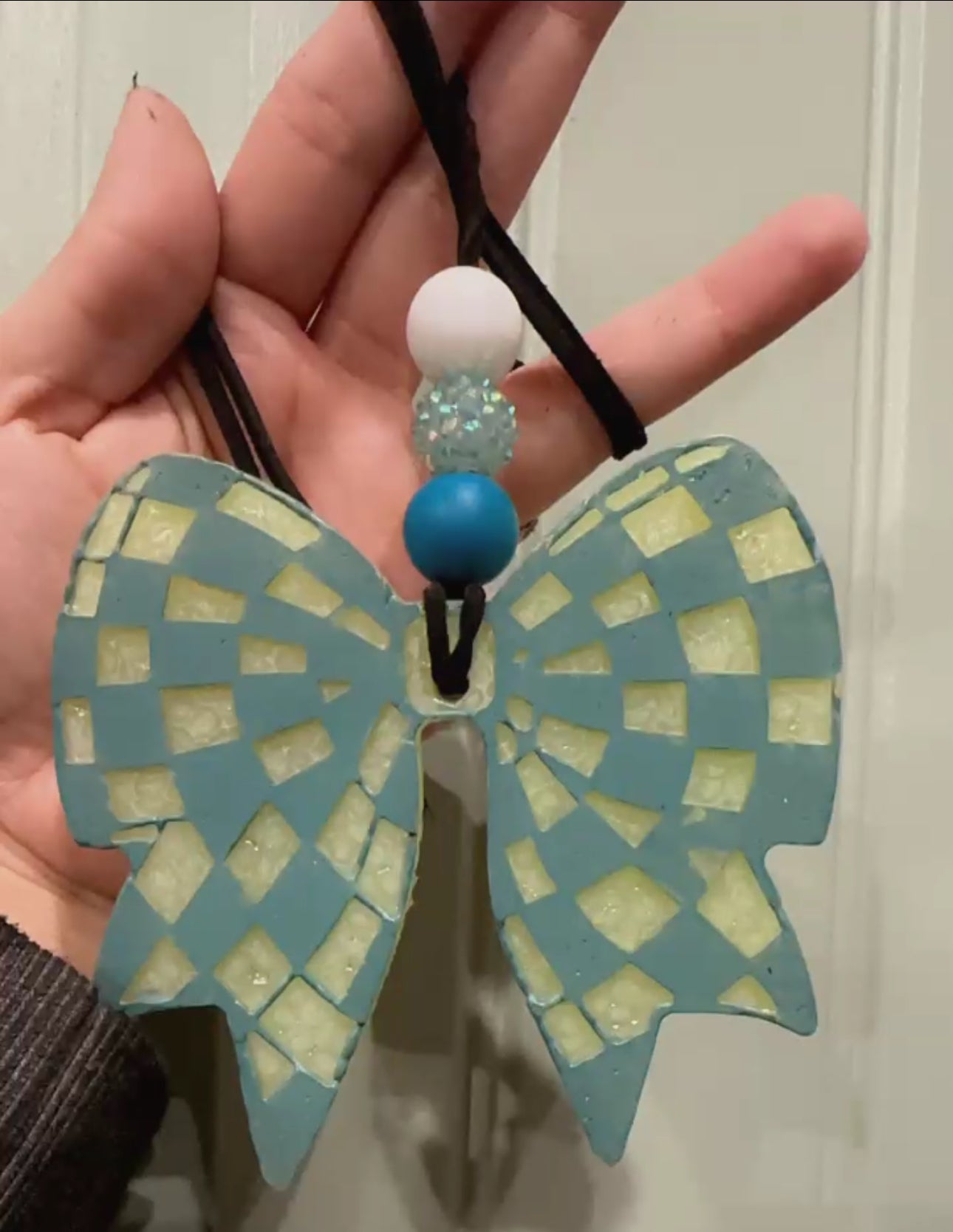 Checkered bow