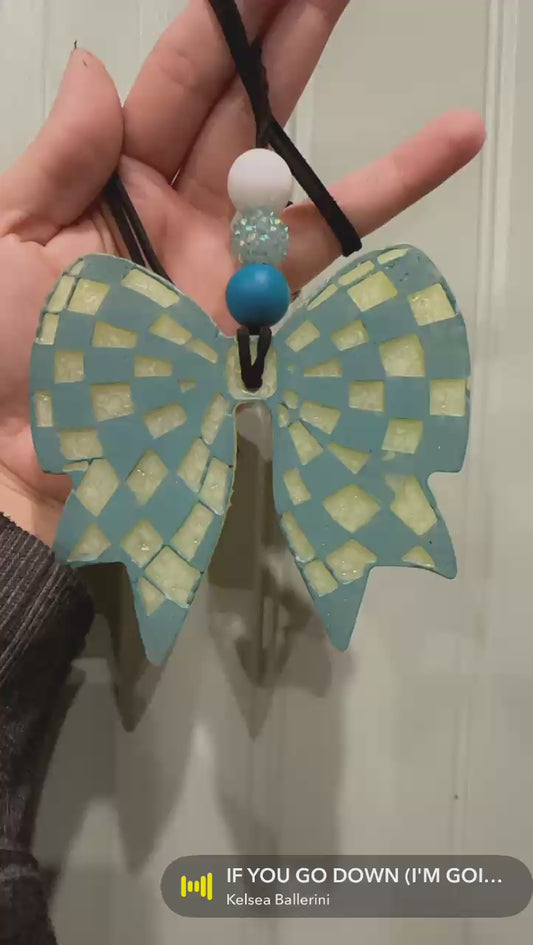 Checkered bow